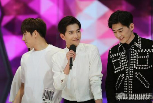 井柏然杨洋张翰两季花少导游会师 吐槽囧事