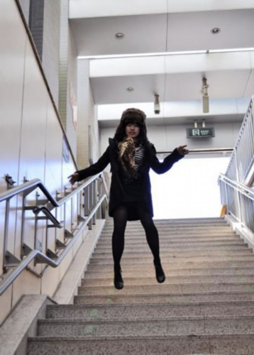 还记得日本浮游少女吗? 北京版浮游女孩爆红