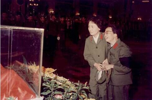 江青有多爱毛泽东?与毛泽东结婚约法三章