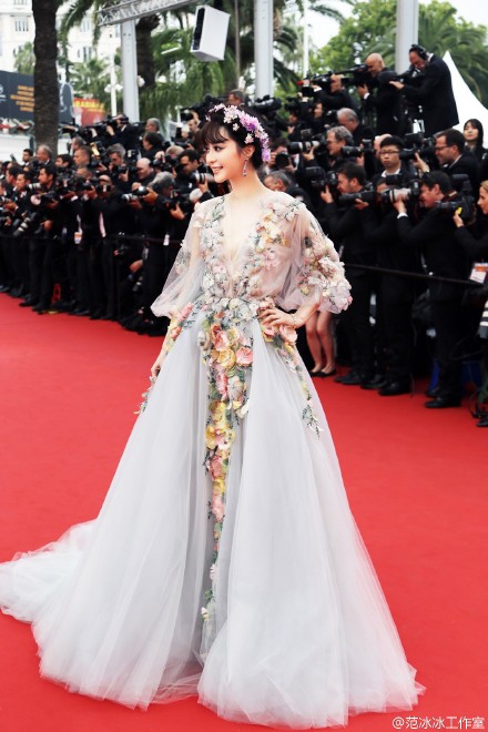 范冰冰戛纳变花仙子 二十七款不同造型惊艳--人