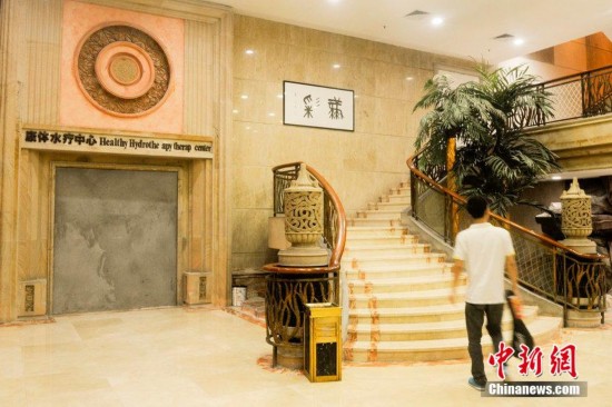 东莞一酒店因扫黄后生意惨淡变身羽毛球馆