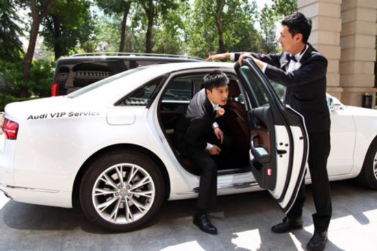 安小主陶昕然何建泽大婚 现场拥吻泪崩