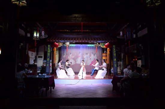 �����������ź���˿��·���鲼���ǺͶ����ǵĸ����������������˵ĵط����������������ӻ��ż��ˣ�����������ų����˶Լ��硢�����˵�˼�����������-������-��