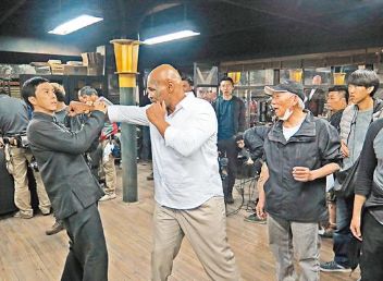 《叶问3》拍摄甄子丹误伤泰森 赞泰森谦虚聪明