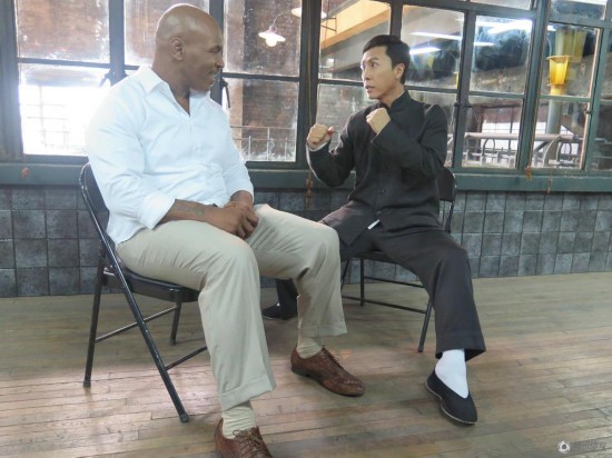 甄子丹拍戏误伤泰森 拳王小指骨裂依然敬业