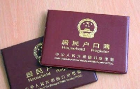 日前,千阳县公安局民警多方调查,为辖区村民张某补录了户口,消除了