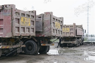 治理工程车污损号牌 放大牌照让违法车无处躲