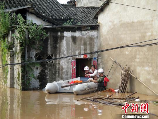 广西桂林发洪水红色警报 永福内涝县城变泽国(图)