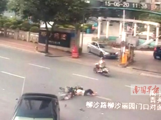 南宁柳沙交通事故传 两尸三命 不实 车祸视频疯