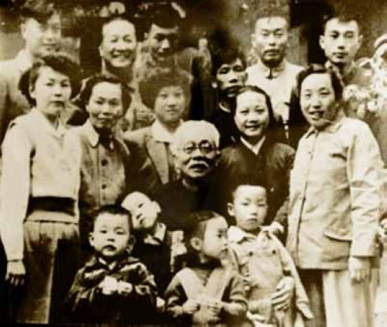 原标题:万里薄一波李鹏 中共40位领导人绝版全家福 原标...