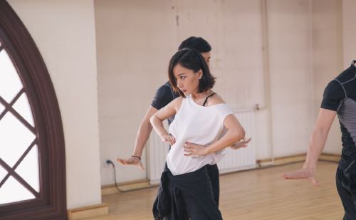 王珞丹晒跳爵士舞美照(图)