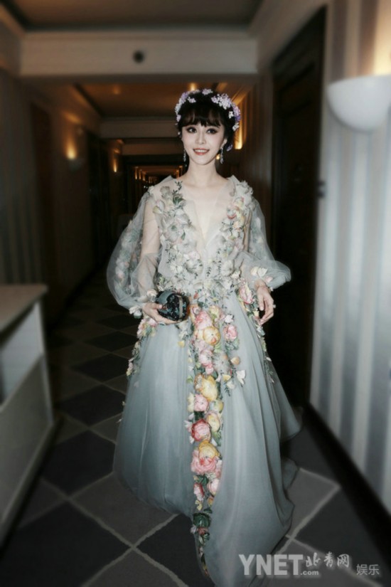 范冰冰花仙子<em>礼服</em>亮相 造型获评最佳著装--人
