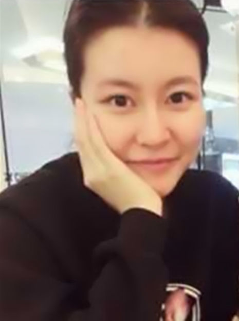 黄宏22岁女儿近照曝光 皮肤白皙长像甜美