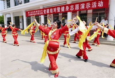 海门体育局与工业园区瑞北村结对共建