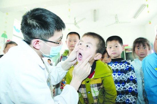 健康呵护快乐成长 淮阴区为留守儿童免费体检