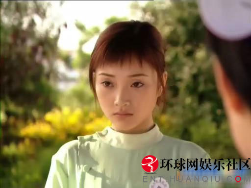 隆鼻丰胸尖脸 李小璐被疑整容照片前后对比(图