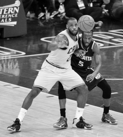 骑士加时胜老鹰 詹皇战库里只差一场球