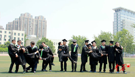 河南各<em>高校美女大学</em>生毕业照 一场青春盛宴(组
