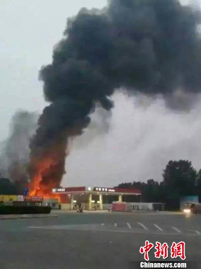 河南鲁山一老年康复中发生火灾或有几十人伤亡（图）