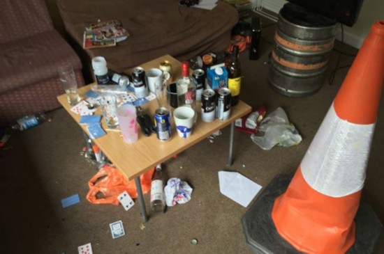 英国大学生宿舍脏乱不堪 被批世界垃圾袋