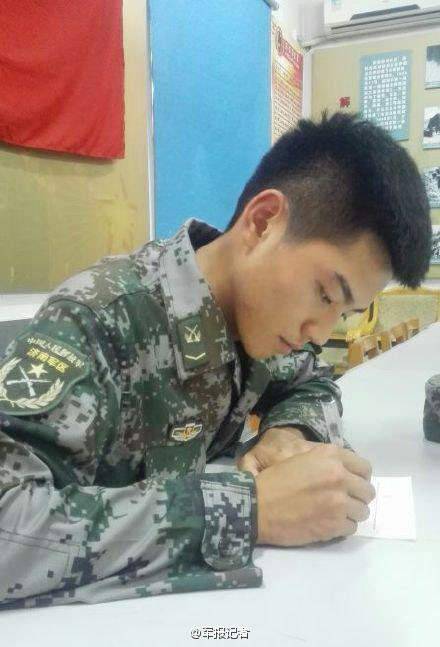 《真正男子汉》最帅班长王金武、文海地亲笔信