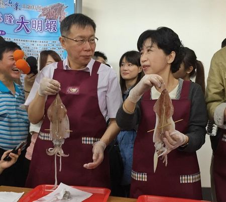 柯文哲被問如何追到妻子回應：聽媽媽話娶的