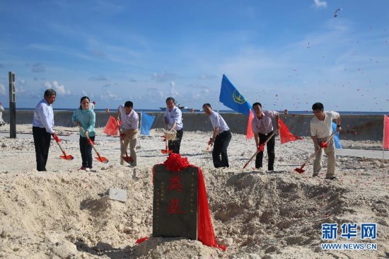 我国在南海开建两座大型灯塔(组图)