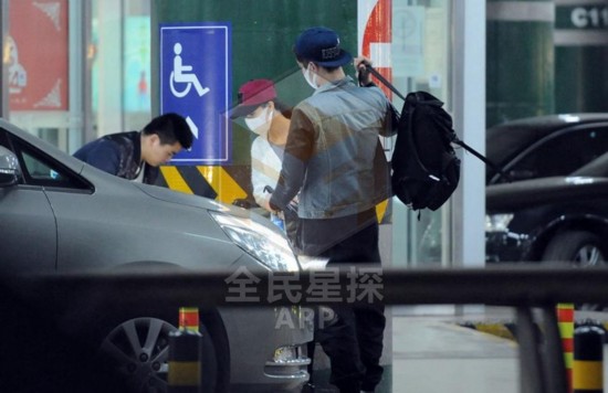 金世佳李沁恋情曝光 李沁的男朋友盘点:李易峰