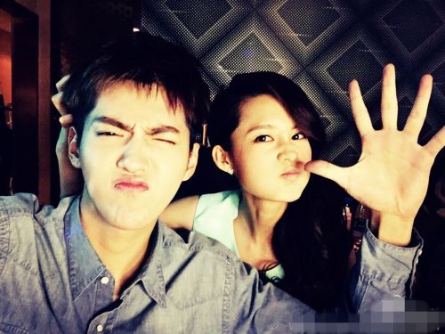 李沁晒吴亦凡刘亦菲合影 庆《致青春2》杀青(