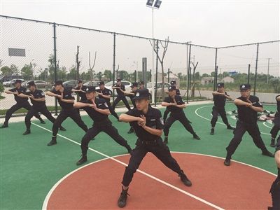 海门巡特警开展治安应急训练 维护社会稳定