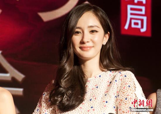 杨幂获男粉丝示爱:尽管你有刘恺威,但我仍喜欢