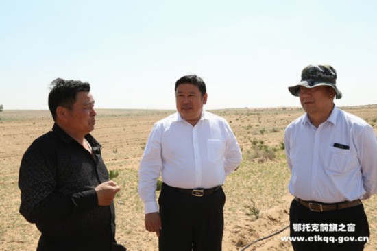 吉日嘎拉图调研农村牧区房屋节能改造 渗灌滴