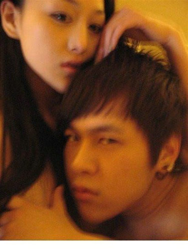 范冰冰李晨公开恋情张馨予吐酸水 最后一条微