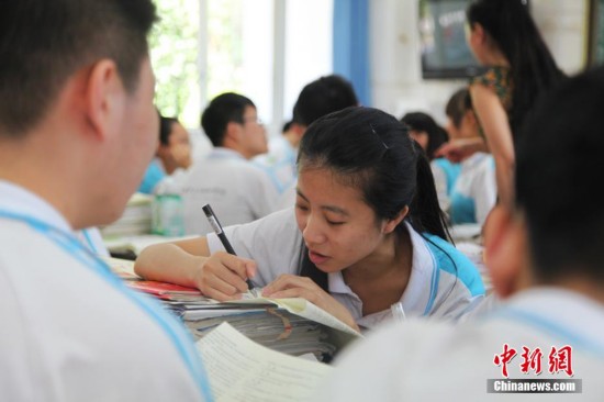 四川攀枝花学子高温下备战高考