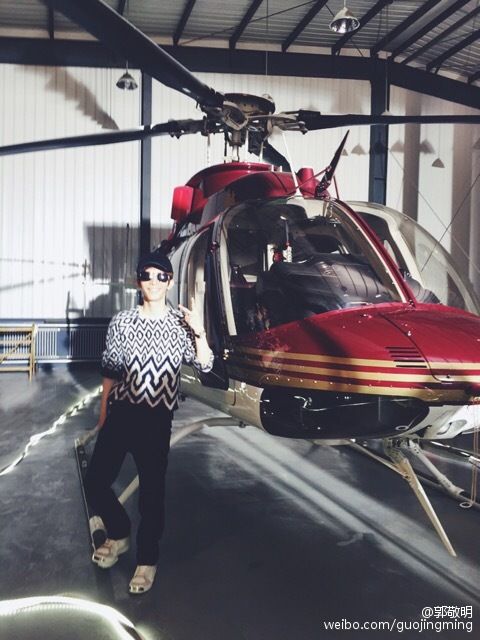 王思聪为狗配两只Apple Watch 盘点炫富的明星