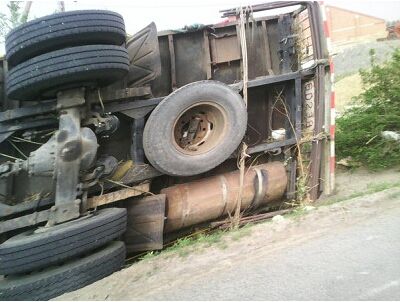 龙卷风袭击吉林白城 卡车被掀翻