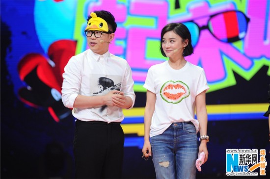 大鹏《快乐大本营》展歌喉 袁姗姗分享马甲线