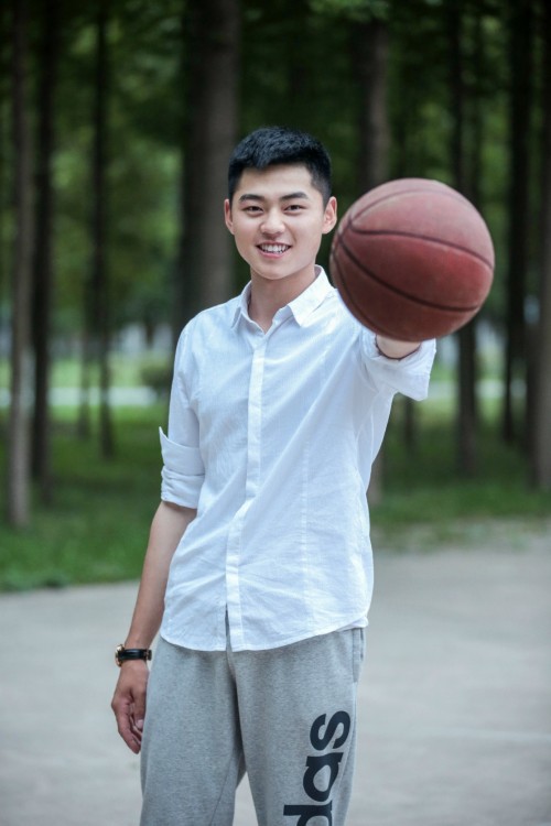 真正男子汉 走红班长王金武私照曝光 颜值爆表