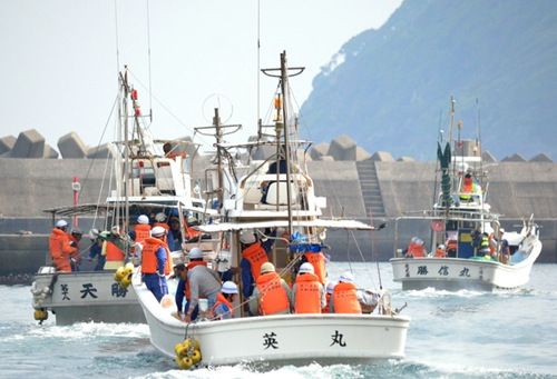 日本鹿儿岛火山仍有喷发风险 部分岛民返家查