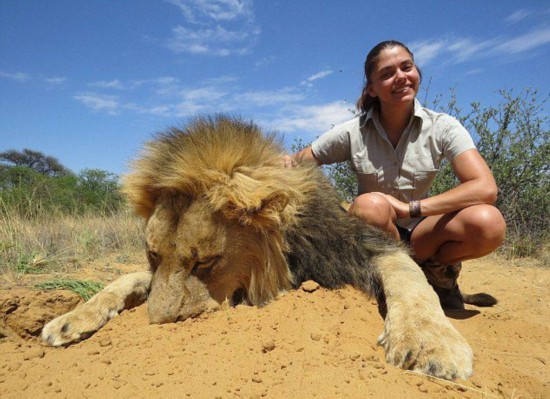 美女主持人与捷克猎手猎幼鹿引争议