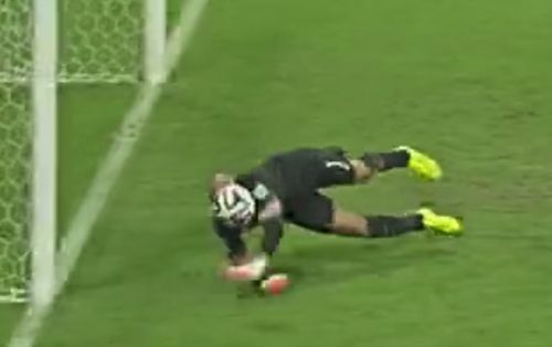 门将的神扑和抢镜:里卡多徒手扑点 诺伊尔爱出