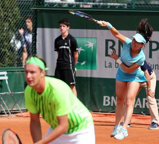 郑洁混双2-0完胜詹咏然组合 强势杀进半决赛