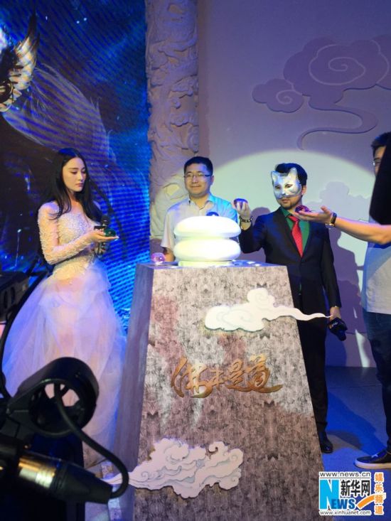 张馨予参加活动面色凝重 被问李晨一言不发(组