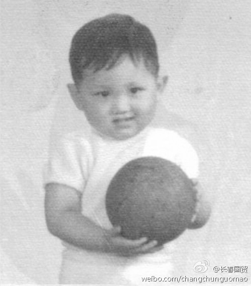 明星童年旧照曝光 谢娜婴儿肥孟菲头发浓密(图