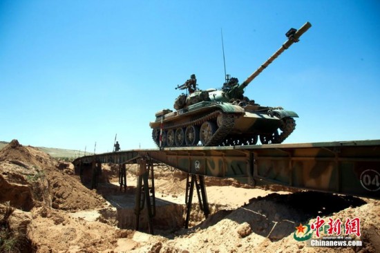 解放军千台装备开进朱日和演习地域(高清组图