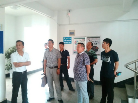 新疆挂职干部到三山经济开发区管委会调研考察