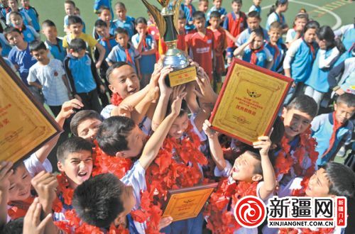 乌市第五小学夺得全国青少年校园足球赛分赛区