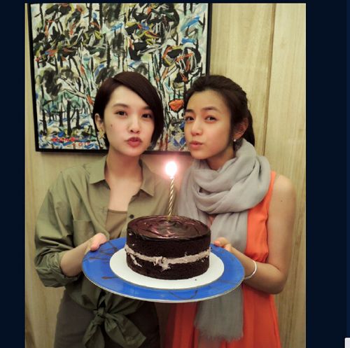 杨丞琳陈妍希同庆生日嘟嘴 热吻 端蛋糕卖萌(组