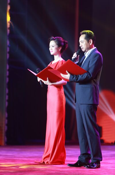 刘劲,朱丽婷诗朗诵《爱是陪伴》