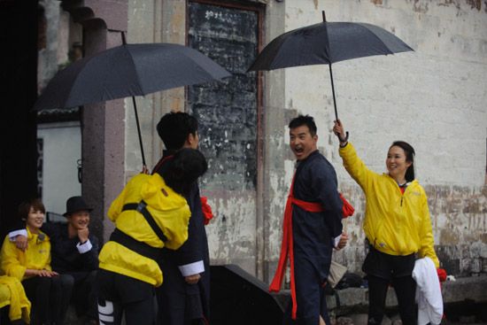 《出发吧爱情》夫妻古村玩穿越 陷阱重重拼计谋